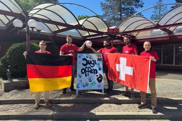 Jugendliche spielen in Rheinfelden Streetsoccer mit eigenen Fairplay-Regeln – und ber die Staatsgrenze hinweg