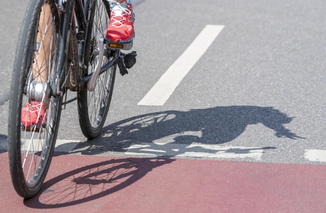 Ein Forschungsprojekt startet eine Umfrage zur Verkehrssicherheit. | Foto: Stefan Puchner (dpa) Ein Forschungsprojekt startet eine Umfrage zur Verkehrssicherheit. | Foto: Stefan Puchner (dpa)