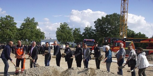 Spatenstich beim Rettungszentrum: Frei...n Rahmen zum symbolischen Baubeginn.    | Foto: Ilona Hge