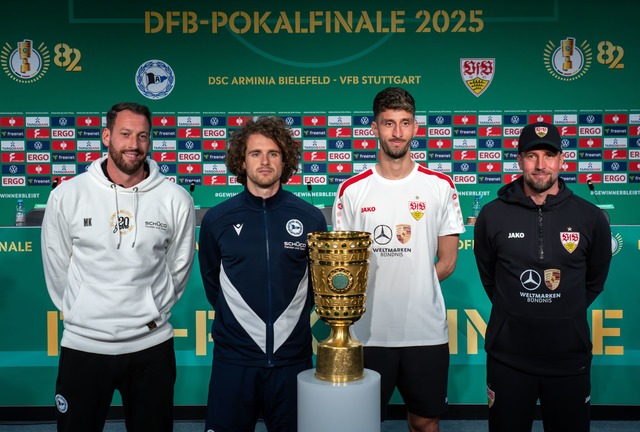 Mitch Kniat (l) und Mael Corboz (2.v.l) freuen sich auf das DFB-Pokalfinale. | Foto: Soeren Stache/dpa Mitch Kniat (l) und Mael Corboz (2.v.l) freuen sich auf das DFB-Pokalfinale. | Foto: Soeren Stache/dpa