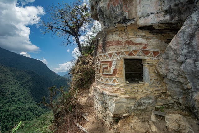Die Chachapoya verzierten die H&auml;user mit Mosaiken.  | Foto: Heinz Plenge Pardo/World Monuments Fund/dpa