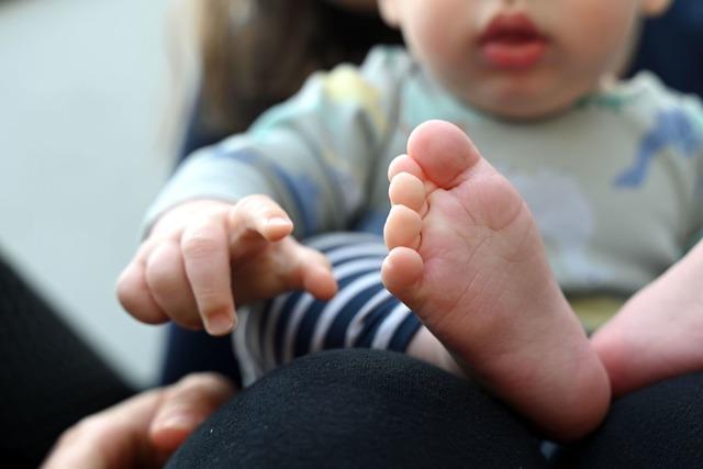 Eltern sind weniger zufrieden, aber empfinden mehr Sinn