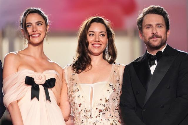 Aubrey Plaza erstmals auf rotem Teppich nach Tod von Ehemann