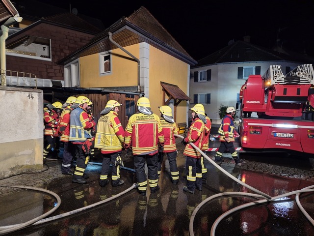 Um 0.15 Uhr wurde ein Brand mitten in Merdingen gemeldet. | Foto: Sebastian Ehret Um 0.15 Uhr wurde ein Brand mitten in Merdingen gemeldet. | Foto: Sebastian Ehret