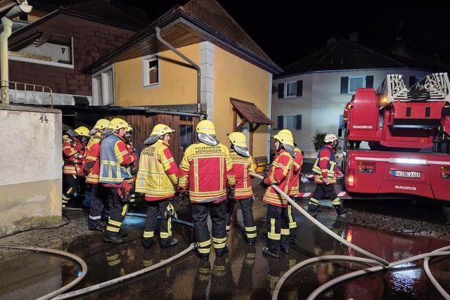 Ein Schopf mitten in Merdingen fngt Feuer