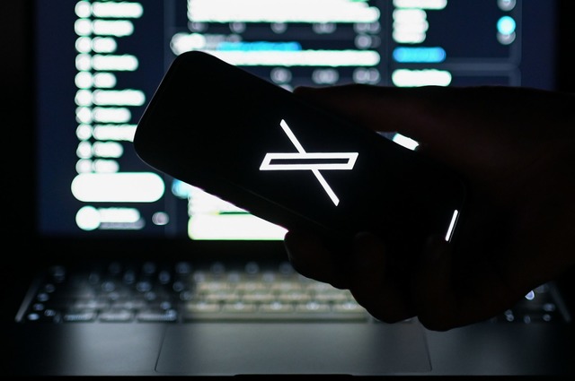 Die Internetplattform X ist gestört. (Symbolbild) | Foto: Jennifer Brückner/dpa Die Internetplattform X ist gestört. (Symbolbild) | Foto: Jennifer Brückner/dpa