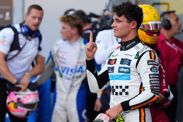 In einem engen Finale setzte sich Norris durch.  | Foto: Manu Fernandez/AP/dpa