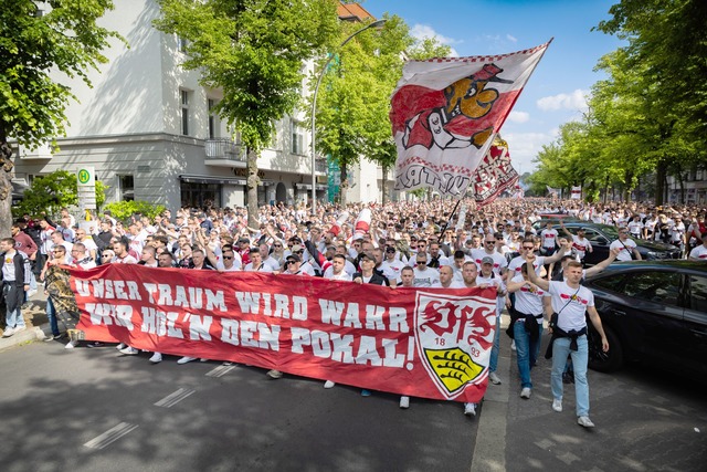 Der VfB Stuttgart will sich mit dem Pokalsieg einen Traum erf&uuml;llen.  | Foto: Christoph Soeder/dpa