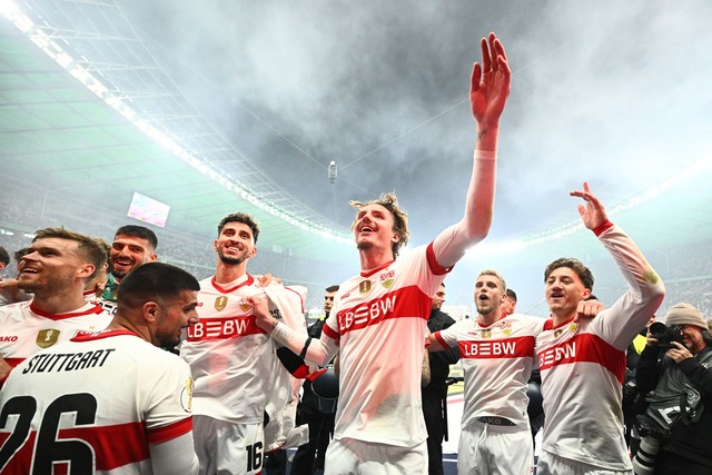 Die Stuttgarter Party begann mit dem Schlusspfiff.  | Foto: Tom Weller/dpa