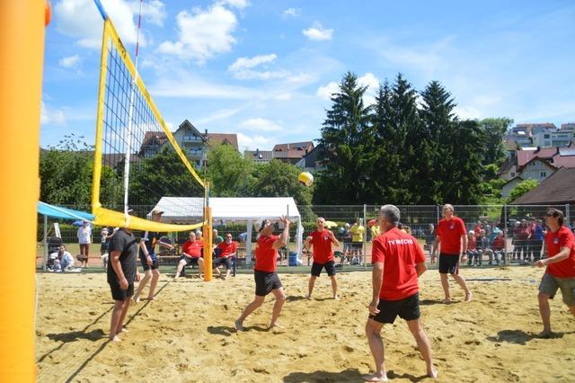 Perfekter Aufschlag: Neue  Wiechser Sportarena mit Fest und Beachvolleyball erffnet
