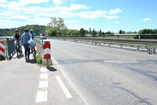 Der Radweg ber die Brcke zwischen Sexau und Denzlingen ist schmal und bleibt es erstmal