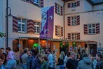 Besucher des Schlossgrabenhocks in Kirchhofen lassen sich vom Regen nicht beirren
