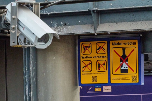 Seit einiger Zeit gilt ein Waffenverbo...ereich des Hauptbahnhofs. (Archivbild)  | Foto: Georg Wendt/dpa