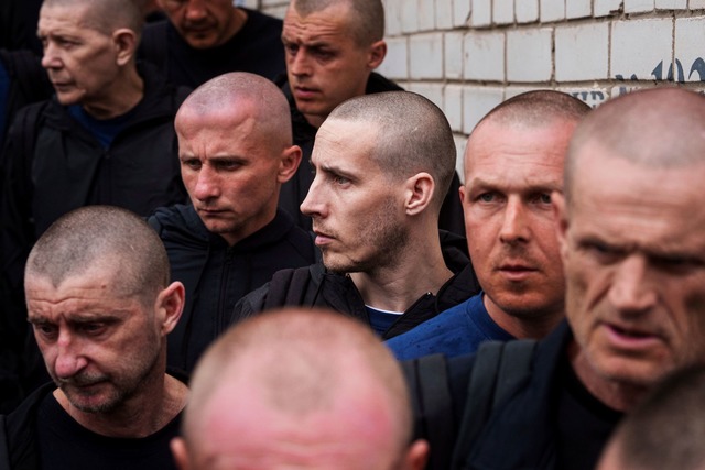 Die Ukraine und Russland haben den gr&...iegsbeginn abgeschlossen. (Archivbild)  | Foto: Evgeniy Maloletka/AP/dpa
