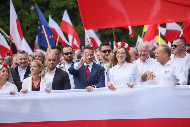 Der proeurop&auml;ische polnische Pr&a...Patrioten" in Warschau. (Foto aktuell)  | Foto: Leszek Szymanski/PAP/dpa