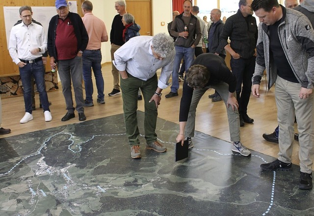 Nicht nur an den Stellwnden wurde dis...Karte mit der Gemarkung Bernaus drauf.  | Foto: Cornelia Liebwein