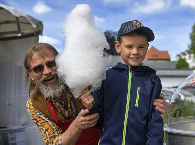 Zuckerwatte am Stand von Mayer und Haug aus Konstanz erfreute die Kinder.   | Foto: Wolfgang Scheu