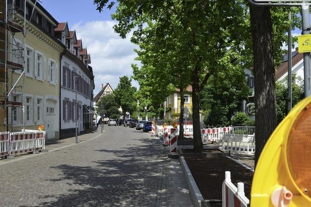 Die Emmendinger Markgrafenstrae sumen jetzt Blumenbeete statt Parkpltzen