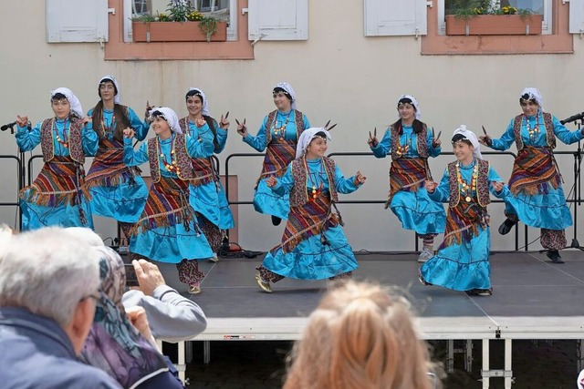 Farbenfrohe Trachten und Tänze aus ihr...sentierte eine türkische Kindergruppe. | Foto: Volker Münch Farbenfrohe Trachten und Tänze aus ihr...sentierte eine türkische Kindergruppe. | Foto: Volker Münch