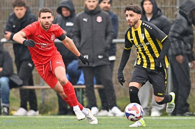 Hausens Siegtorschütze: Ahmet Tekbas (r.) hier gegen den Freiburger FC | Foto: Achim Keller Hausens Siegtorschütze: Ahmet Tekbas (r.) hier gegen den Freiburger FC | Foto: Achim Keller