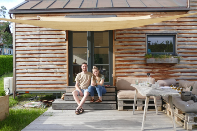 Wie lebt ein Paar in Wollbach in einem Tiny House?