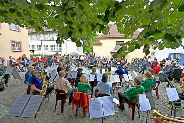 In Freiburg-Littenweiler spielt an jeder Ecke Musik