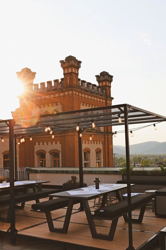 Von der Dachterrasse der Brauwelt auf ...m des historischen Bierschloss &#8230;  | Foto: Feldschlsschen Getrnke AG