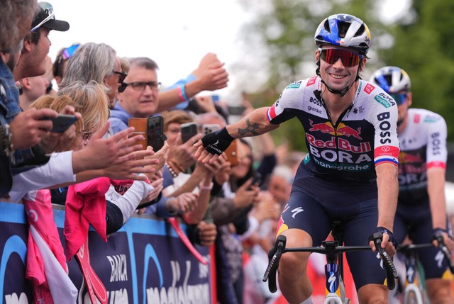 Bei den Fans ist Primoz Roglic beliebt...türlich in seiner slowenischen Heimat. | Foto: Fabia Ferrari (dpa) Bei den Fans ist Primoz Roglic beliebt...türlich in seiner slowenischen Heimat. | Foto: Fabia Ferrari (dpa)