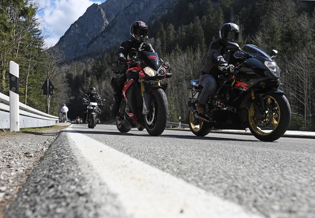 Motorradfahrer verursachen teurere Unf&auml;lle als Autofahrer. (Symbolbild)  | Foto: Angelika Warmuth/dpa