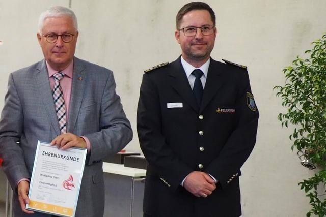 Ehrenmitgliedschaft fr Wolfgang Dietz bei Feuerwehr-Hauptversammlung