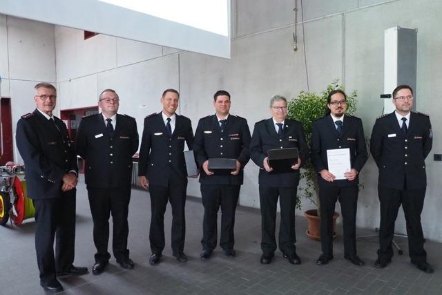 Ehrungen fr langjhrige Dienste bei der Feuerwehr Weil