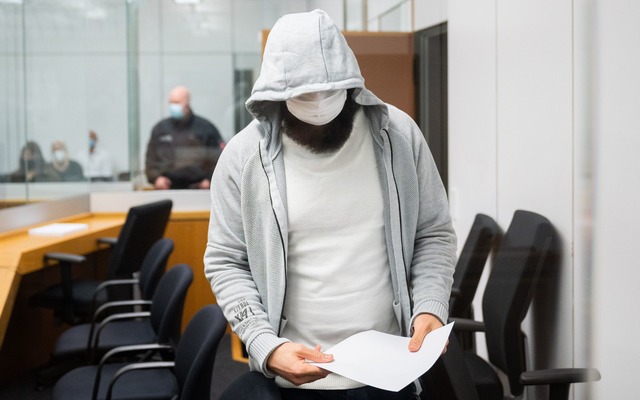 Abu Walaa 2021 vor dem Oberlandesgeric...ch seiner Haftentlassung. (Archivfoto) | Foto: Julian Stratenschulte/dpa Pool/dpa Abu Walaa 2021 vor dem Oberlandesgeric...ch seiner Haftentlassung. (Archivfoto) | Foto: Julian Stratenschulte/dpa Pool/dpa