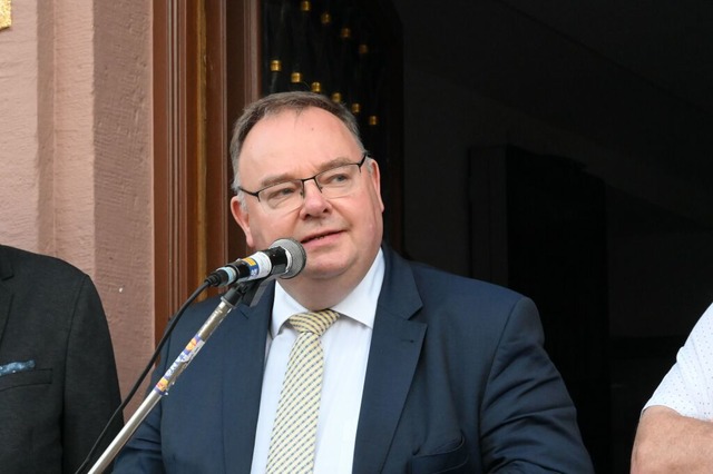 Aus dem Amt gewählt wurde in Teningen ... Zeit steht im nun ein Ruhegehalt zu.M | Foto: Markus Zimmermann Aus dem Amt gewählt wurde in Teningen ... Zeit steht im nun ein Ruhegehalt zu.M | Foto: Markus Zimmermann