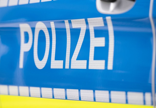 Die Polizei nimmt den Verdächtigen fest. (Symbolbild) | Foto: Boris Roessler/dpa Die Polizei nimmt den Verdächtigen fest. (Symbolbild) | Foto: Boris Roessler/dpa