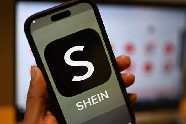 Das Shein-Logo ist auf einem Smartphone zu sehen. | Foto: Monika Skolimowska (dpa) Das Shein-Logo ist auf einem Smartphone zu sehen. | Foto: Monika Skolimowska (dpa)