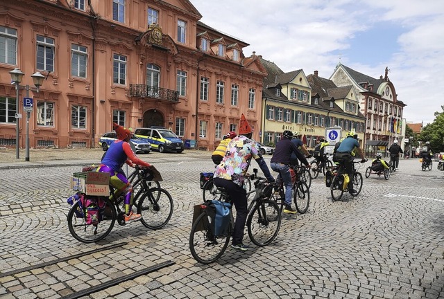Am Sonntag brachen rund 140 Radler von...e B 33 und die B28 nach Straburg auf.  | Foto: Ralf Burgmaier