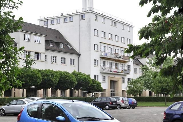 Geparktes Auto ist in Freiburg-Herdern am Heck beschdigt worden