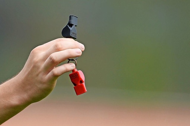 Der ausbleibende Pfiff nach einer stri...n des SV 08 Laufenburg II die Gemter.  | Foto: Patrick Seeger