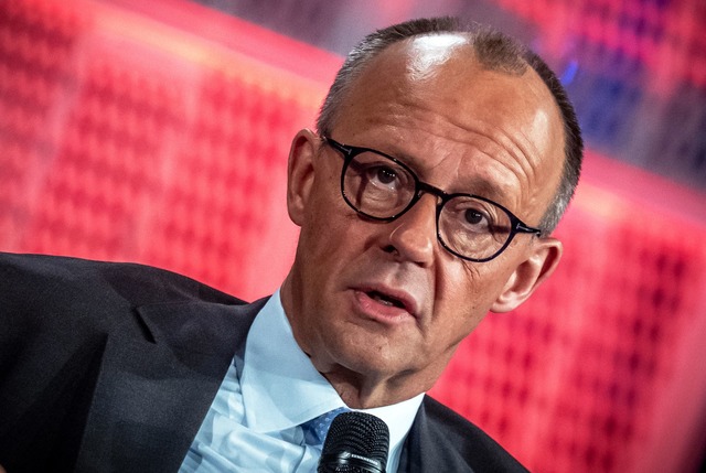 Kanzler Merz setzt sich mit einer &Aum...e von seinem Vorg&auml;nger Scholz ab.  | Foto: Michael Kappeler/dpa