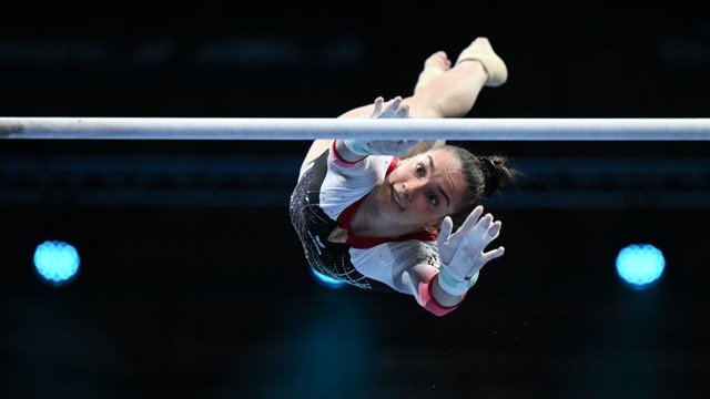Gl&auml;nzte am Stufenbarren: Helen Kevric.  | Foto: Marijan Murat/dpa