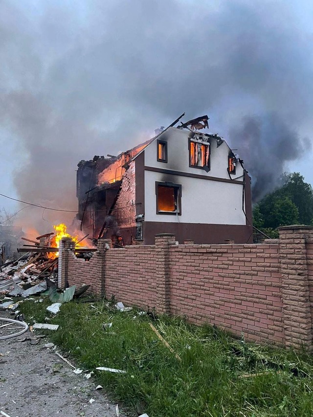 Von Samstag bis Montag gab es die heft...uf die Ukraine seit Beginn des Kriegs.  | Foto: Uncredited/Ukrainian Emergency Service/AP/dpa