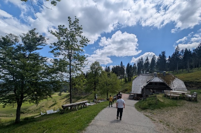 Am U(h)rwaldpfad liegt das Gasthaus zur Schwedenschanze  | Foto: Silke Kohlmann