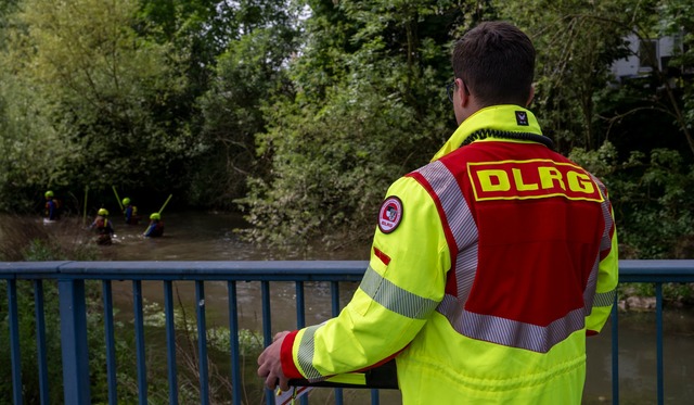 Das DLRG unterst&uuml;tzte mit rund zehn Kr&auml;ften.  | Foto: Stefan Puchner/dpa