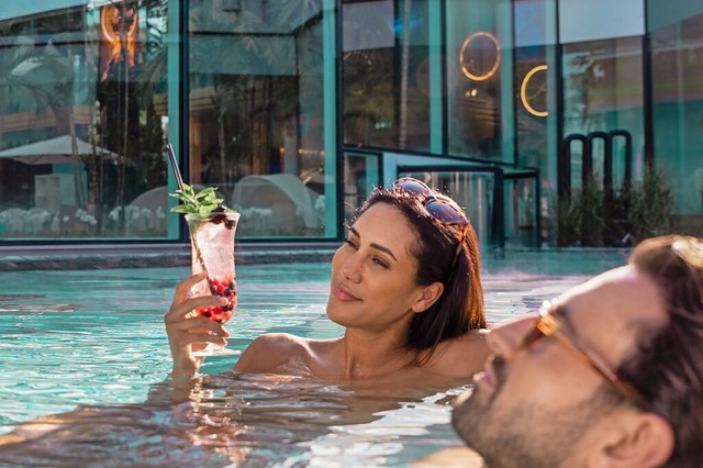 Wie ein Tag Urlaub: Klares Wasser, ein...1; so wird der Sommer im Badeparadies.  | Foto: Badeparadies Schwarzwald