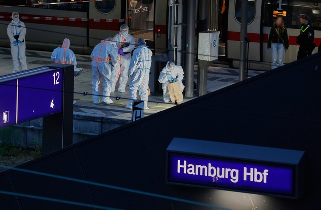 Die Verd&auml;chtige r&auml;umte die T... vor dem Haftrichter ein. (Symbolbild)  | Foto: Georg Wendt/dpa