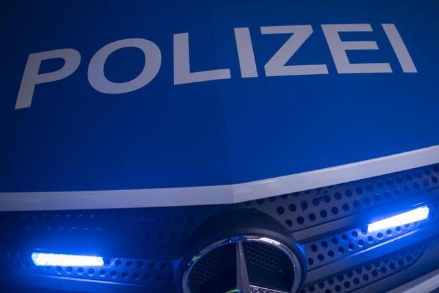 Unbekannter beschdigt Auto in der Murger Rathausstrae und fhrt weg