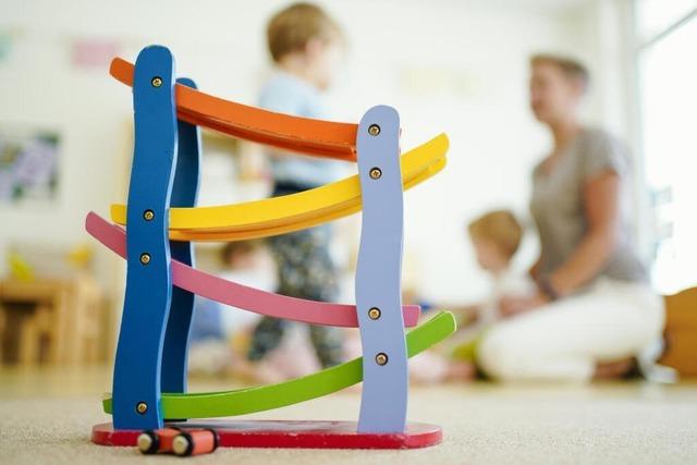 Gefährliche Situation: Schulbusse müssen vor dem Grundschulgebäude in Steinen-Weitenau rangieren