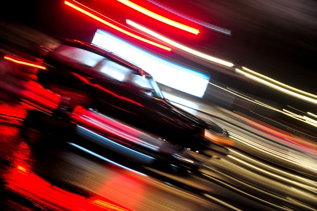 Zum Unfall kam es auf regennasser Fahrbahn (Symbolfoto). | Foto: Nicolas Armer Zum Unfall kam es auf regennasser Fahrbahn (Symbolfoto). | Foto: Nicolas Armer