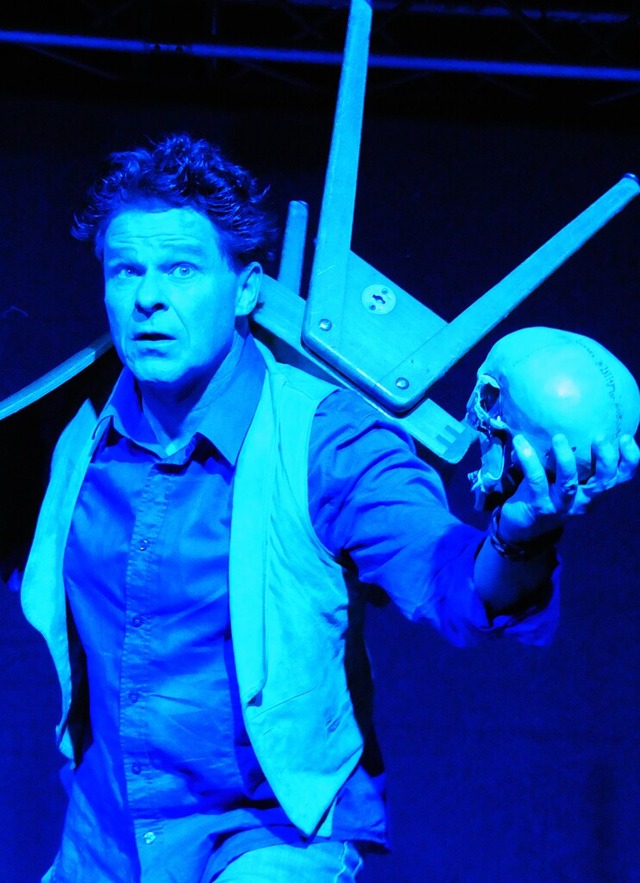 Olaf Creutzburg als Hamlet. Den Monolo...) und er will endlich seine Spaghetti! | Foto: Sylvia-Karina Jahn Olaf Creutzburg als Hamlet. Den Monolo...) und er will endlich seine Spaghetti! | Foto: Sylvia-Karina Jahn