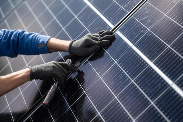 Die Beliebtheit von Photovoltaikanlage..., der Vorjahreswert wurde bertroffen.  | Foto: Marijan Murat (dpa)